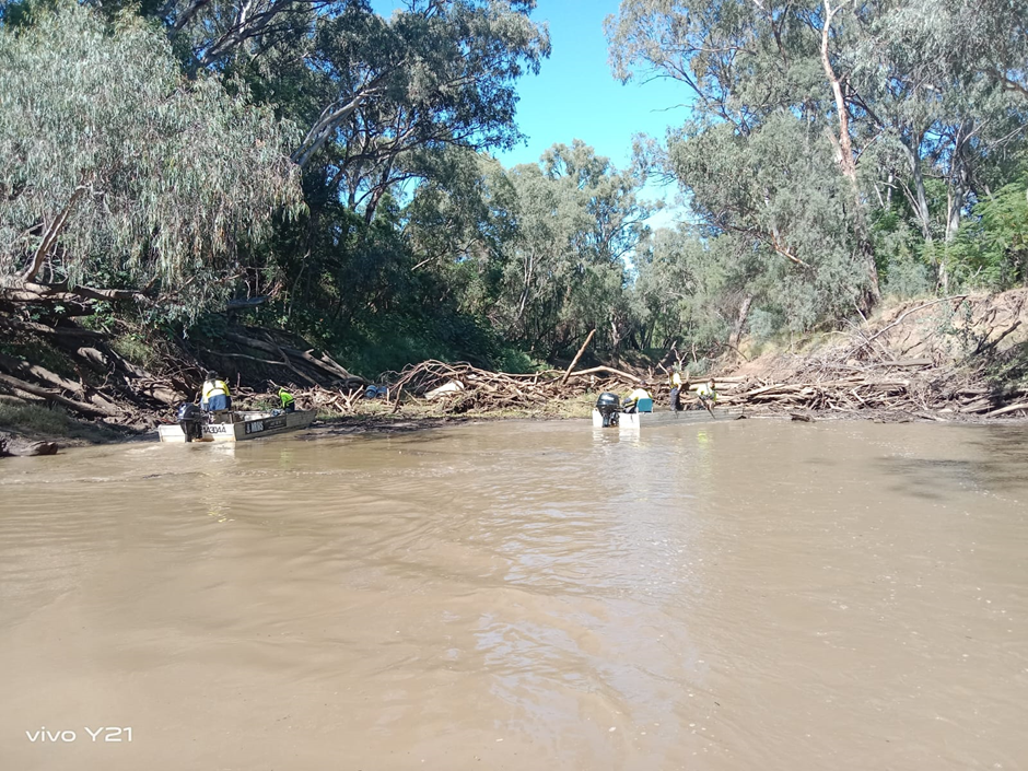 Contractors remove debris from Raft 1, Warren